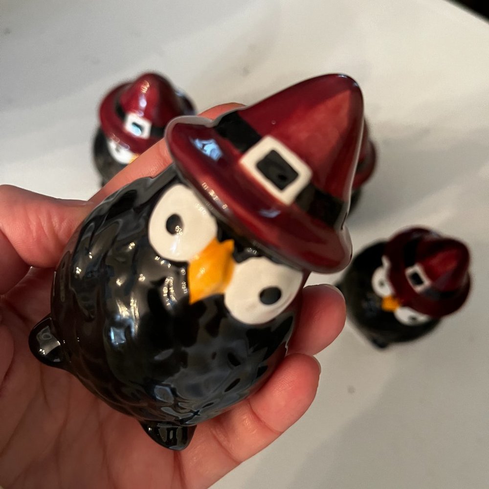 Owl Salt and Pepper Shaker Set of 4 with Two Holes Each and Rubber Stoppers (x)